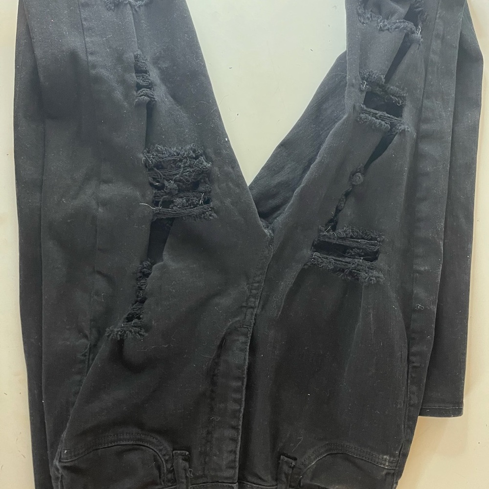 Fashion Nova Size 7 Black Ripped Jeggings